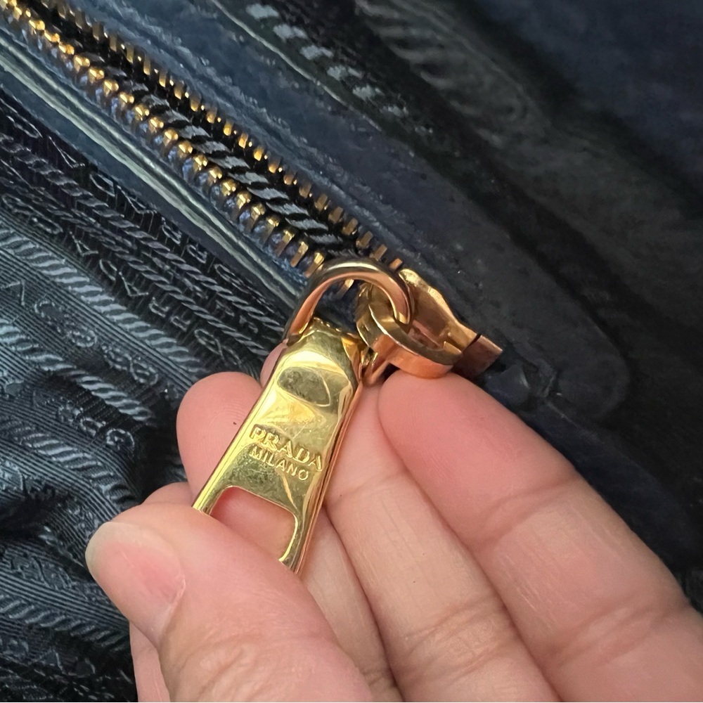 Prada bag - Picture 6 of 11